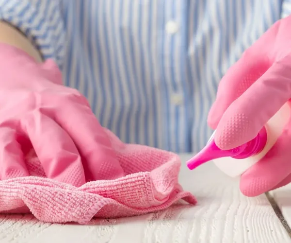 woman-with-gloves-cleaning-supplies-home-cleaning-concept